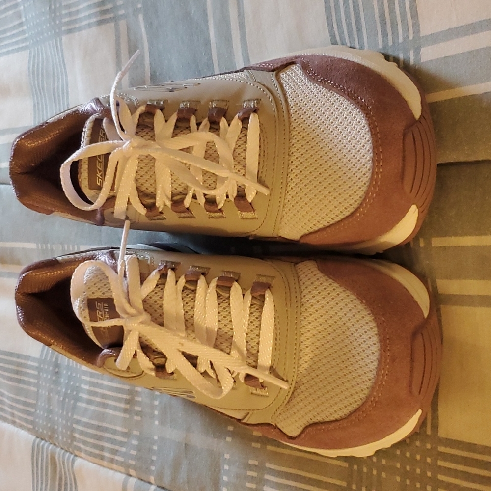 Skechers Air cooled memory foam sneakers